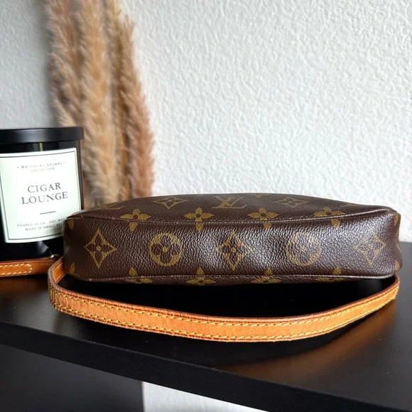 🌾AUTHENTIC Louis Vuitton Pochette with ORIGINAL LV strap🌾 - Picture 7 of 15